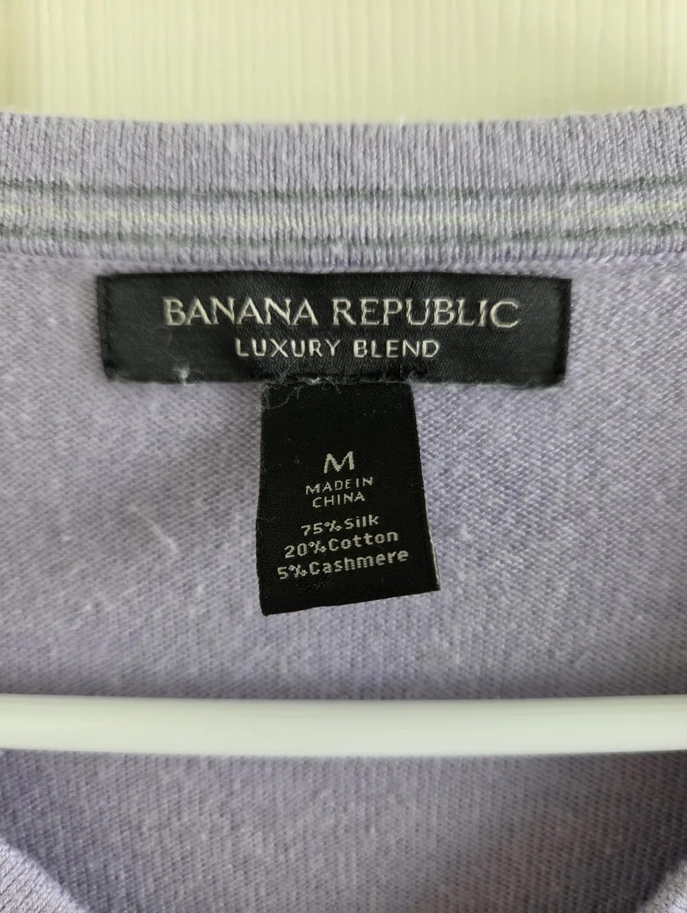 Banana Republic Luxury Blend V-Neck Sweater Lavender Purple Cotton Cashmere‎ M